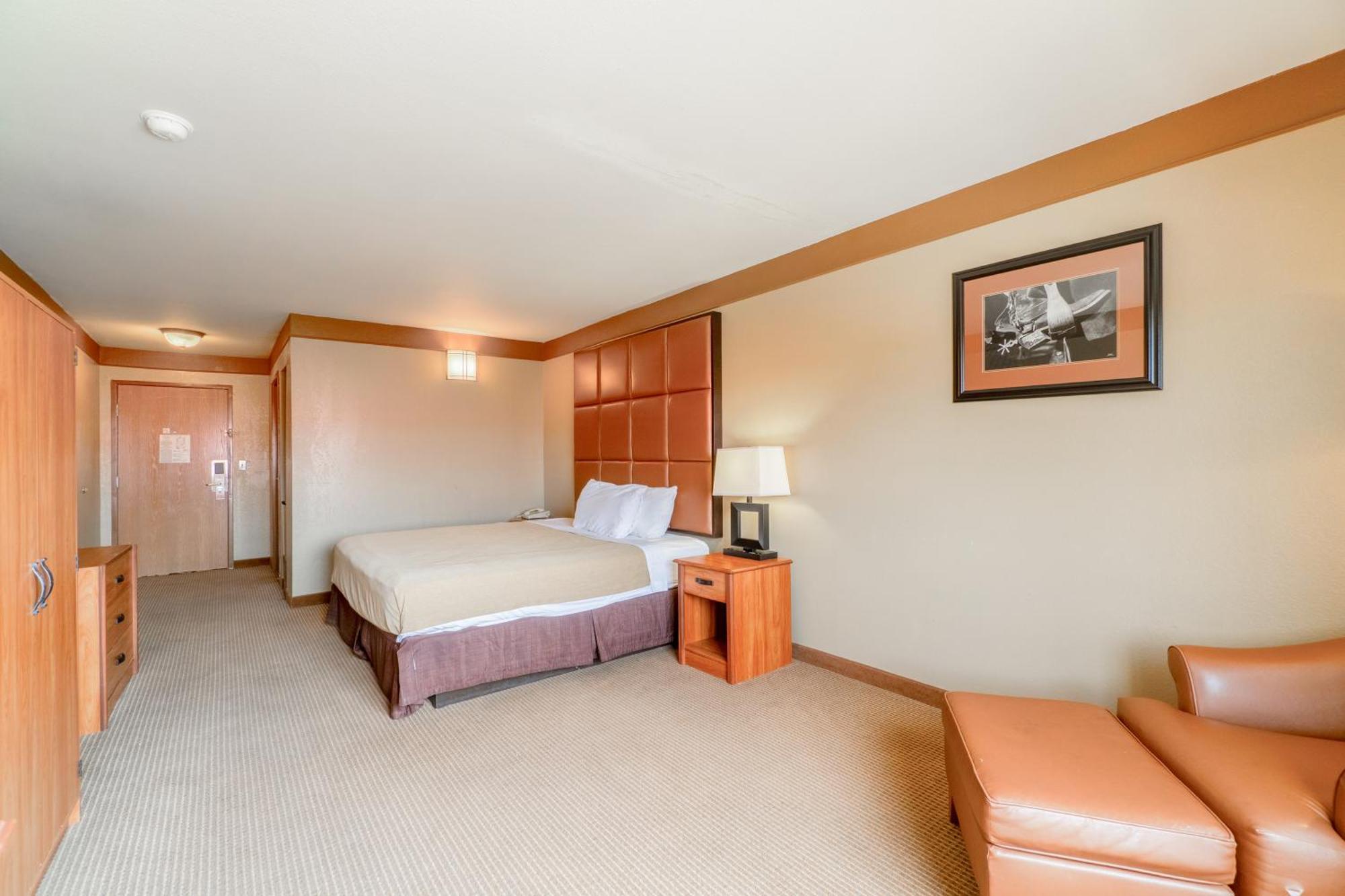 Texan By Oyo Us-181 Hotel