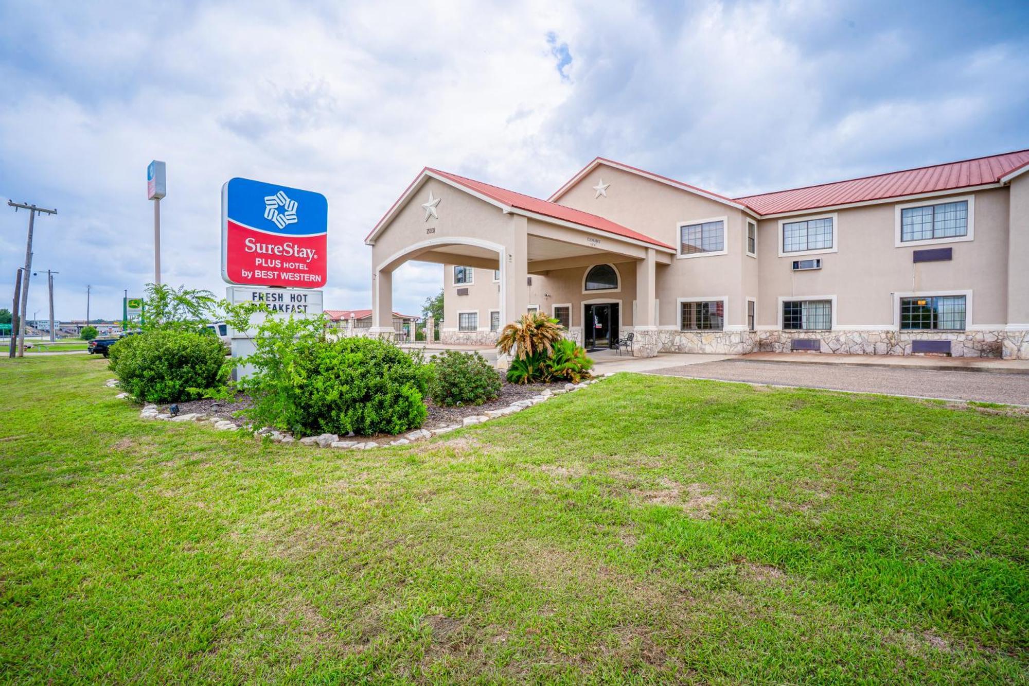 Texan By Oyo Us-181 Hotel 3*