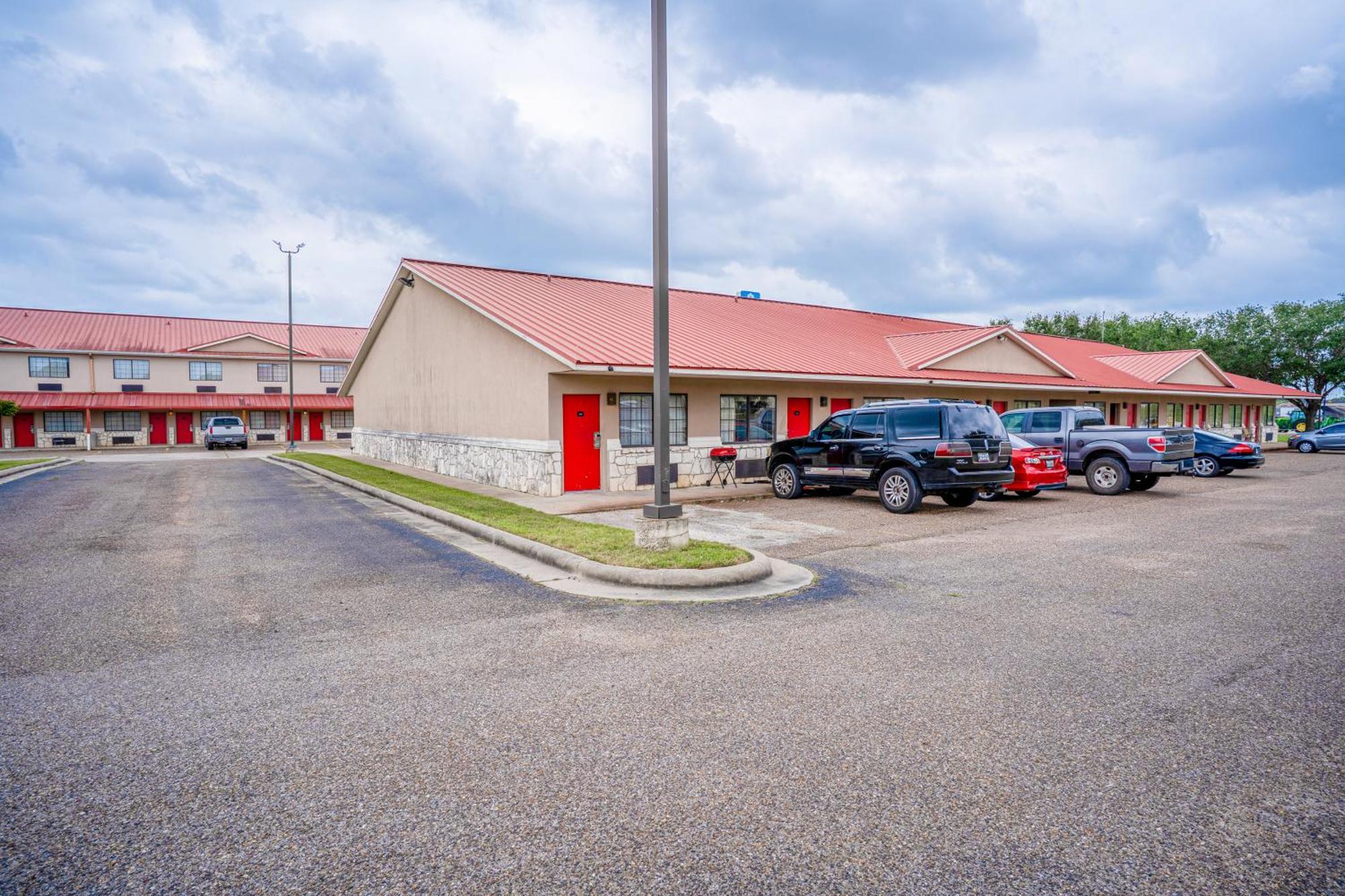 Hotel Texan By Oyo Us-181 3*